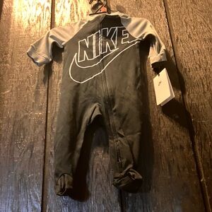 Nike 9M Baby Footie in Black and Gray